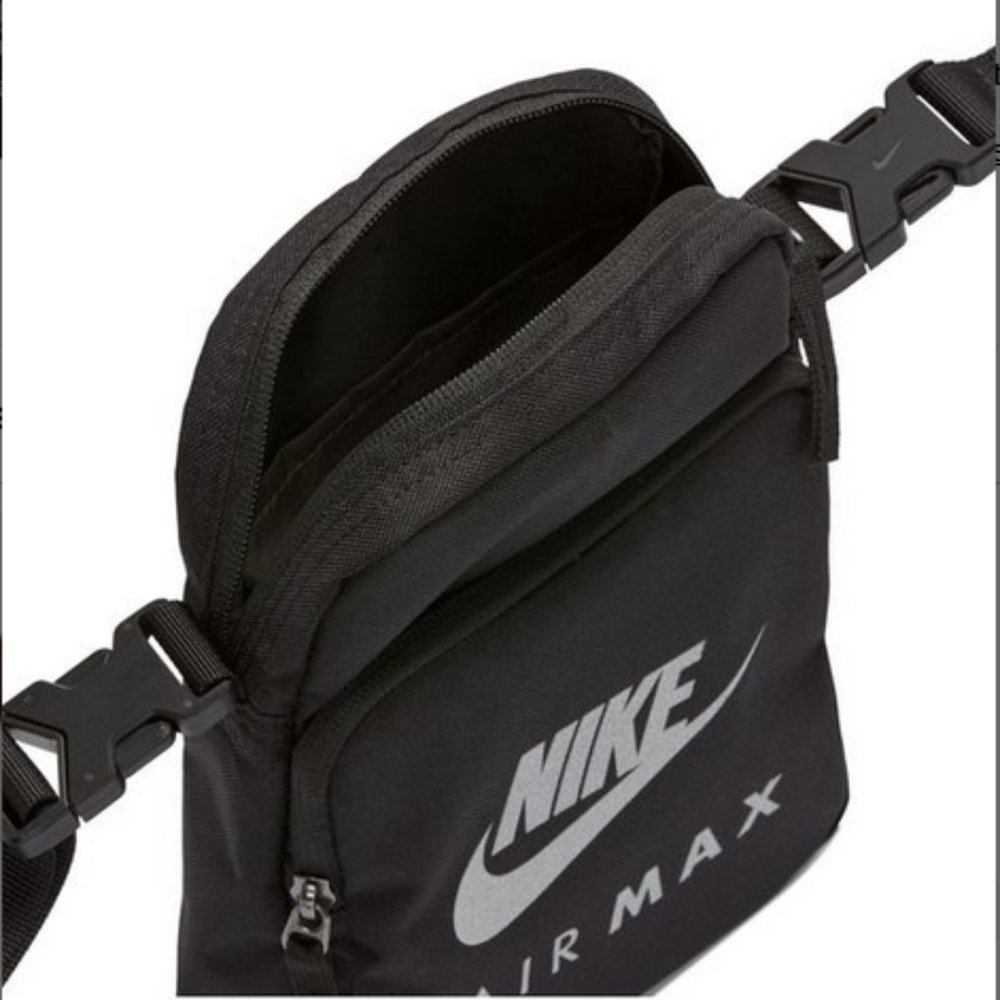 Nike Unisex Air Max 2.0 Brasilia 26L Crossbody Messenger Bag - Picture 3 of 5